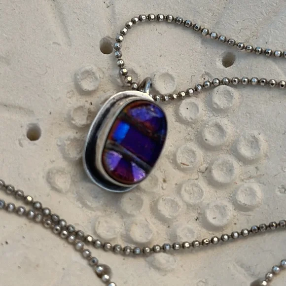 Sterling silver & purple dichroic glass pendant necklace - Picture 8 of 8